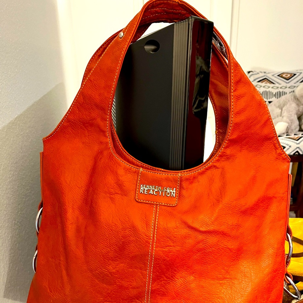 KENNETH COLE REACTION SHOULDER BAG